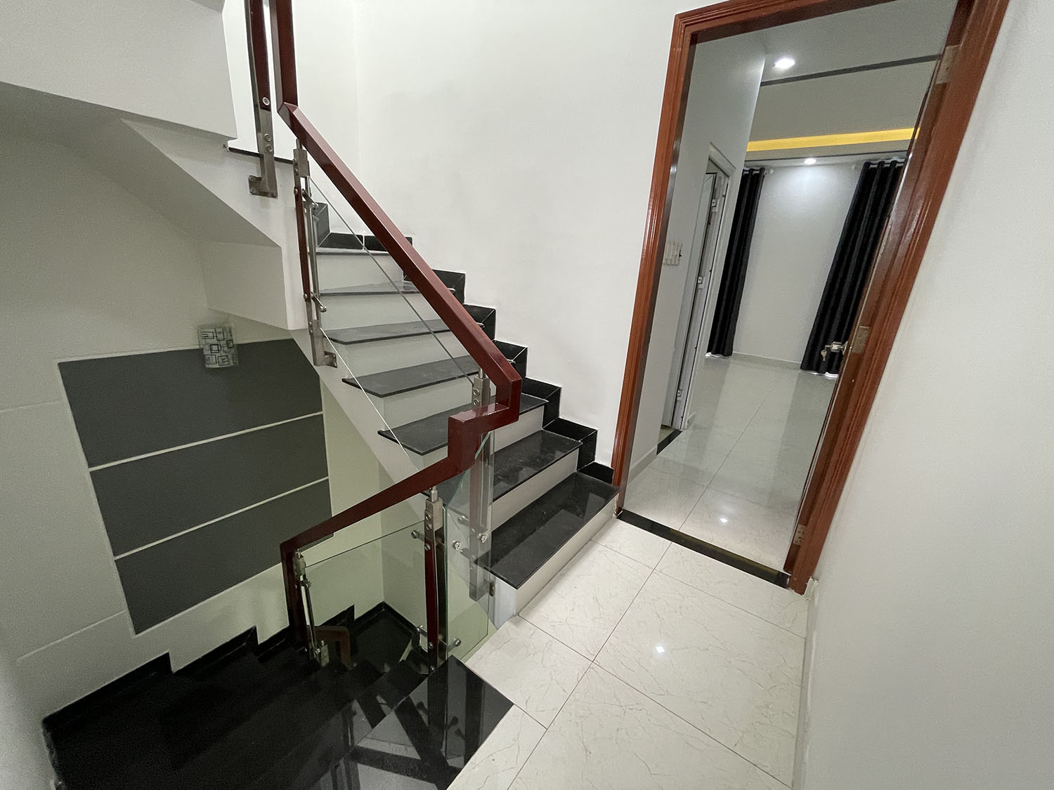 Bán nhà Hoàng Hoa Thám, Quận Bình Thạnh tuyệt phẩm 3 lầu (4,5m x 12m) đẹp lung linh hẻm ôtô khu VIP
